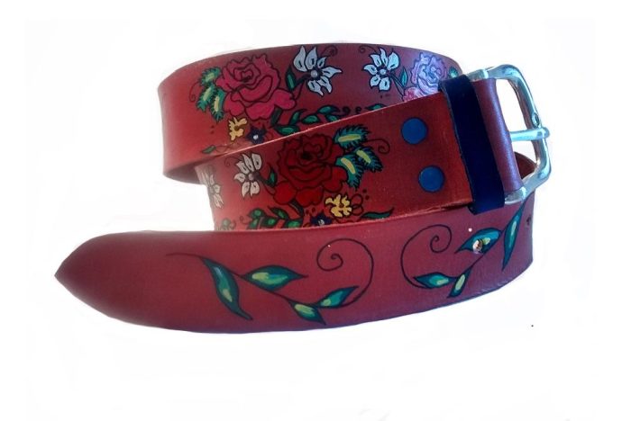 Cinturón con flores pintado a mano