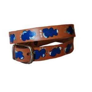 Cinturón de cuero con nubes