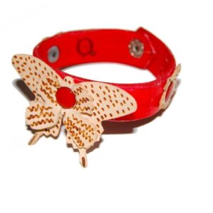 Brazalete de cuero rojo mariposa