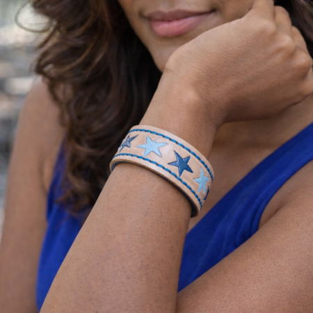 Brazalete de cuero Estrellas