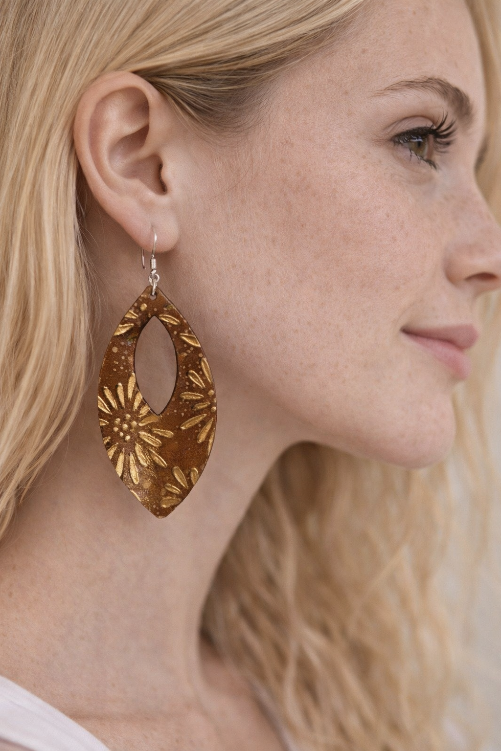 Pendientes de cuero Sol Dorado